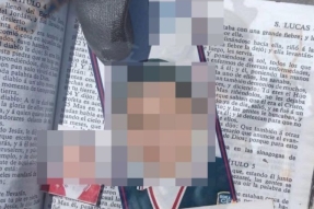 Biblia con fotos de niño en Jalisco