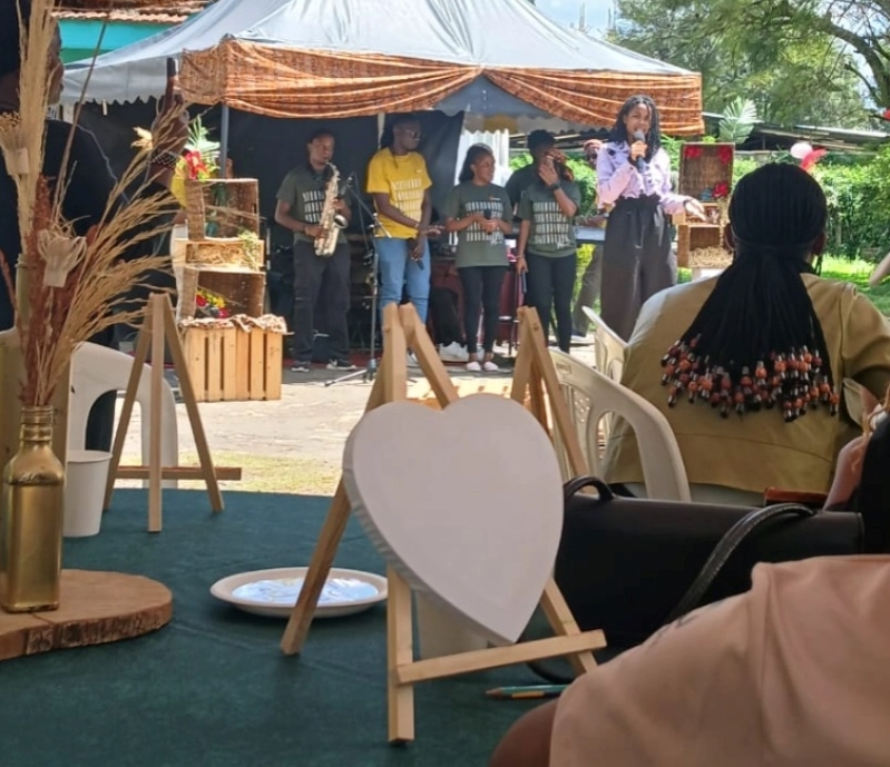 Pintura y adoración en Nairobi