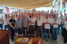 Reparten biblias en carceles de Honduras