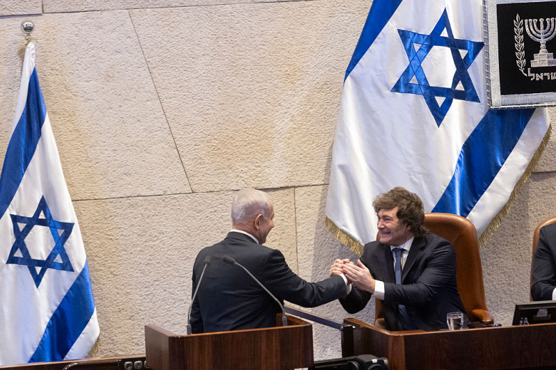 Javier Milei y Benjamin Netanyahu en la Knesset de Jerusalén, Israel