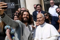 Jonathan Roumie y el papa León XIV