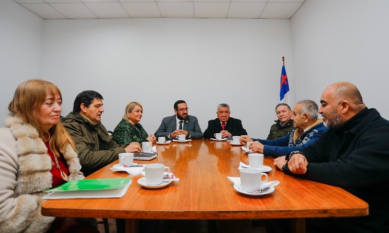 Ministro de Educación de Chile reunido con representantes evangélicos