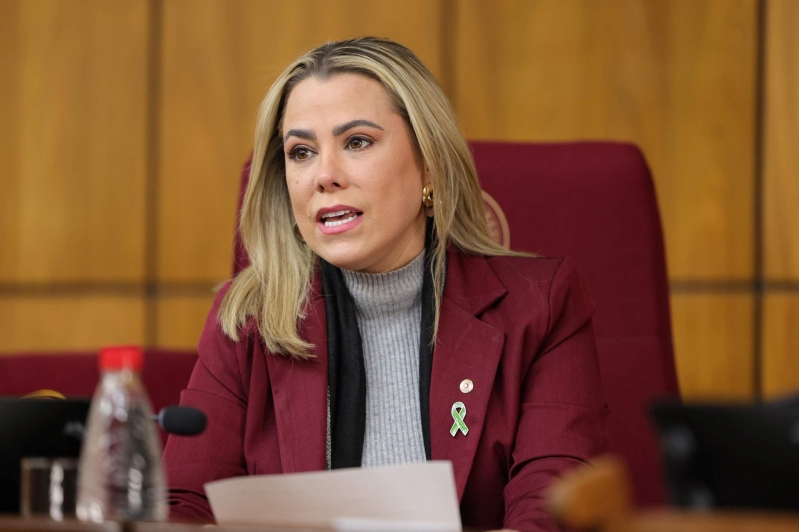 Senadora paraguaya Lizarella Valiente.