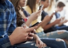 Jovenes con celulares