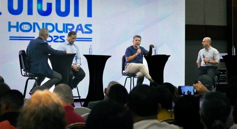 Panel Forum sobre IA en COICOM 2025
