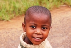 Niño africano huérfano