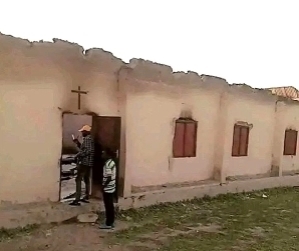 Iglesia incendiada en Nigeria