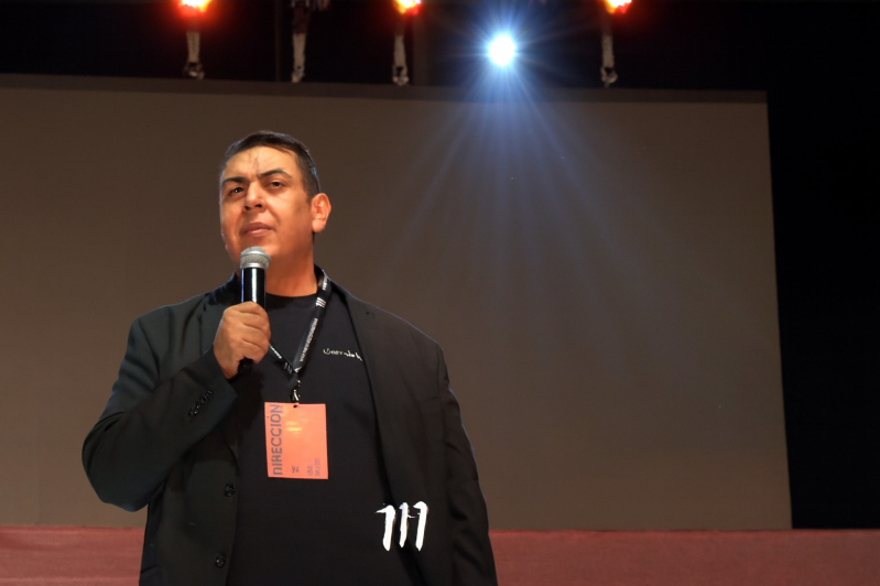 pastor Julián Olivas Leyva