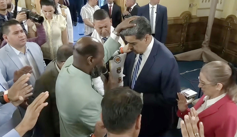 Profeta ora por Maduro