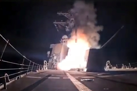 Misiles lanzados desde un buque de guerra