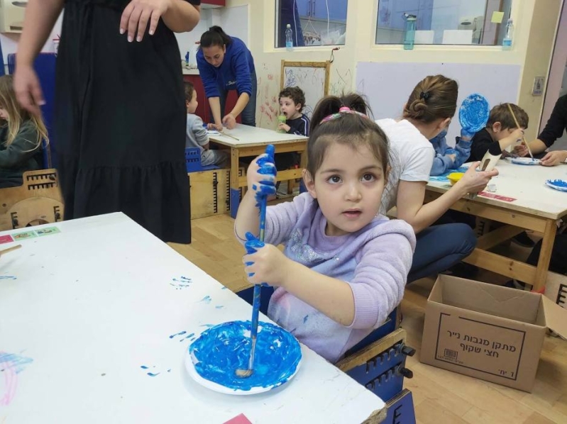 Niña en Chimes Israel