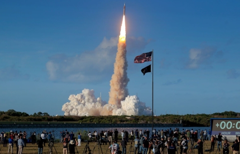 Cohete del Sistema de Lanzamiento Espacial Artemis II de la NASA