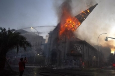 Iglesia quemada en Chile