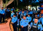 Policías de Honduras en oración