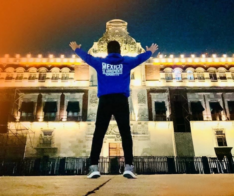 Oración en el Zócalo de México
