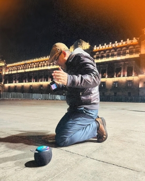 Oración en el Zócalo de México