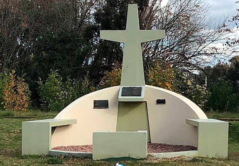 Monumento a la biblia - uruguay