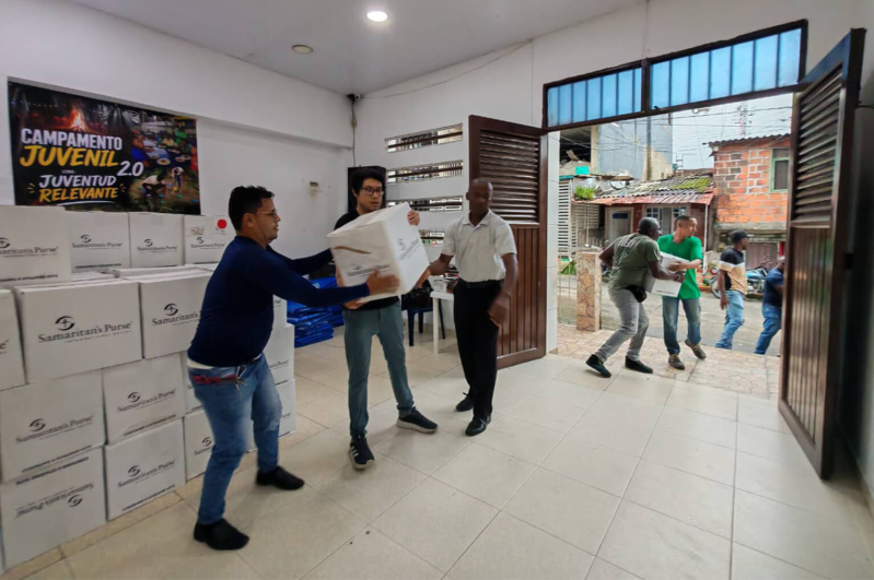 Ayuda a afectados por terremoto en Colombia