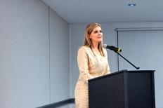 Laura Fernández en la Asamblea General AEL