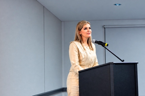 Laura Fernández en la Asamblea General AEL
