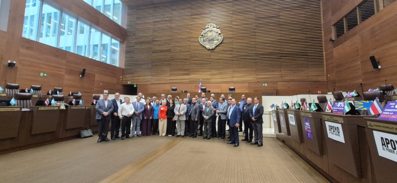 Líderes evangélicos visitan Asamblea Legislativa
