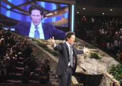 Muere una mujer que disparaba un arma en la iglesia Lakewood de Joel Osteen; Niño de 5 años en estado crítico