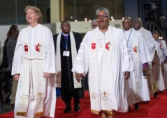Iglesia Metodista Global reacciona sobre el permitir pastores gays y bodas del mismo sexo