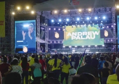 VIDEO: Andrés Palau regresó a Jamaica, donde aceptó a Cristo, para dirigir festival evangelístico