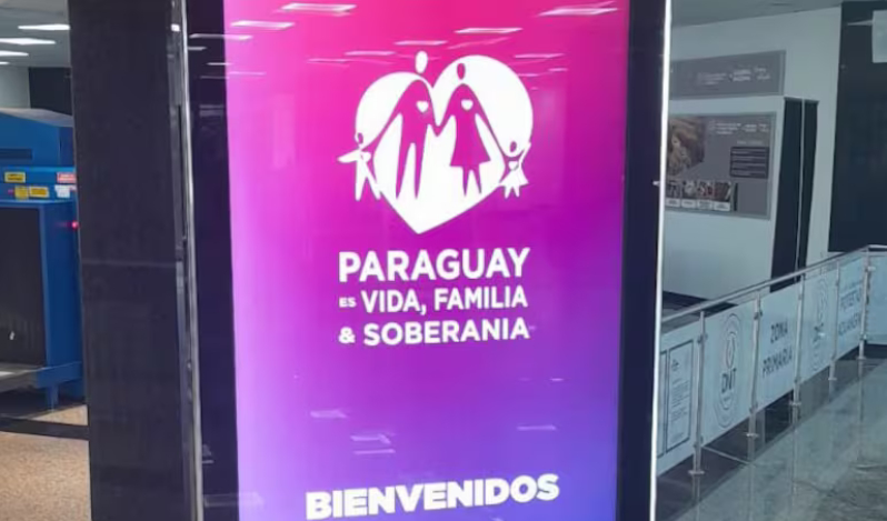 Controversiales carteles con mensaje provida desatan debate en Paraguay