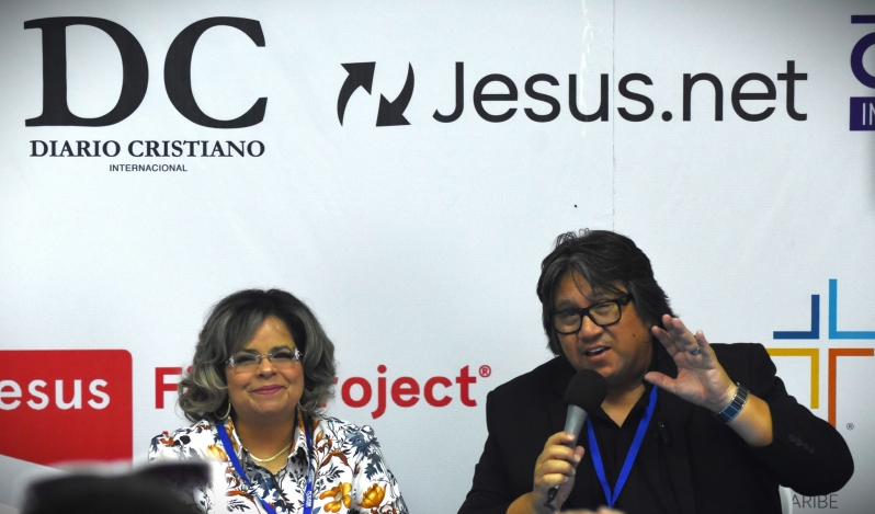 Roberto Orellana asegura que su mejor terapia ha sido seguir cantando a Dios