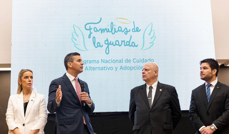 Paraguay lanza programa para facilitar adopción de 1000 niños antes de fin de año