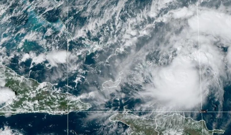 Cuba, sin electricidad, además es golpeada por un huracán