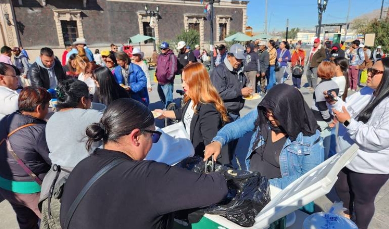 Iglesia evangélica sirve dos mil platos de comida como ayuda comunitaria en Ciudad Juárez