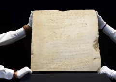 Subastarán antigua tabla con los Diez Mandamientos considerada un tesoro histórico