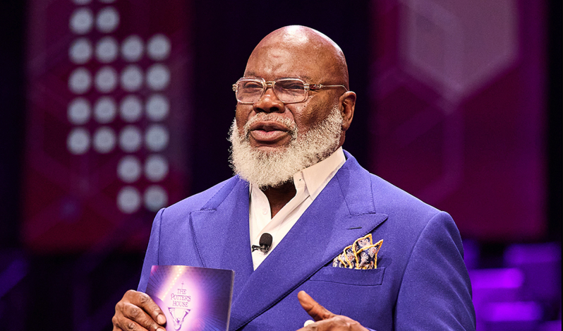 Conocido obispo TD Jakes volvió a predicar tras incidente que casi lo lleva a la muerte