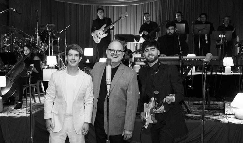 Marcos Witt fusiona generaciones con la nueva versión de “Poderoso”