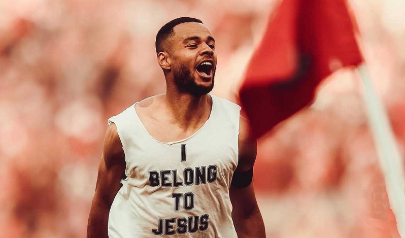 Cody Gakpo evita sanción tras mostrar mensaje cristiano en plena Premier League