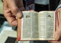 Fuerza de Defensa Australiana lanza nueva edición de la Biblia 20 años después de la versión anterior