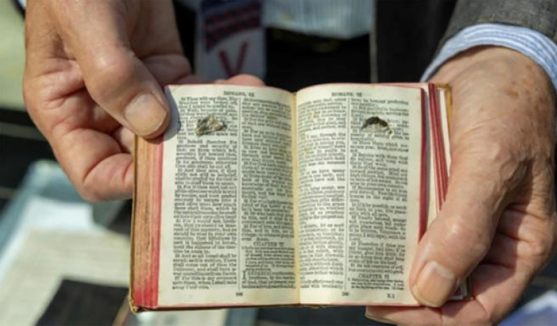 Fuerza de Defensa Australiana lanza nueva edición de la Biblia 20 años después de la versión anterior