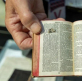 Fuerza de Defensa Australiana lanza nueva edición de la Biblia 20 años después de la versión anterior