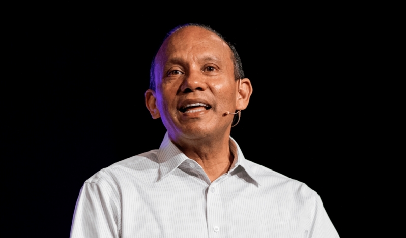 Sixto Porras advierte sobre las críticas en redes sociales: “Eso habla de su complejo de inferioridad”