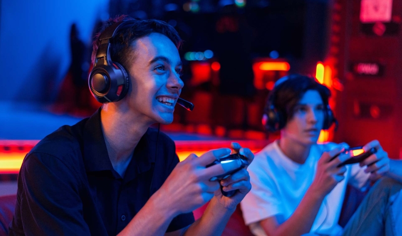 Jóvenes cristianos llevan mensaje de fe a los mundos virtuales de Minecraft, Roblox y Fortnite