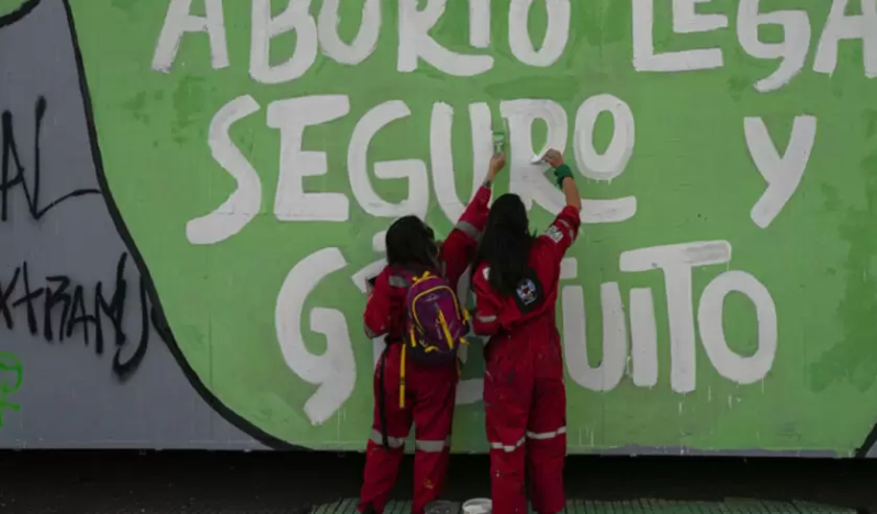Chile debate legalizar aborto sin causales, comunidades cristianas rechazan el proyecto de Boric