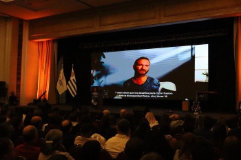 Nick Vujicic alentó a defender la vida, la familia y la fe en un emotivo mensaje al Congreso por la Vida y Familia