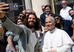 Elenco de The Chosen es recibido por el papa León XIV en el Vaticano