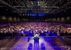 Franklin Graham predica en Londres mientras miles son devueltos de un acto de evangelismo repleto de personas