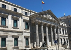 España avanza ley que penaliza con cárcel “terapias de conversión”, incluso en contextos religiosos