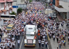 Fe, cantos y pancartas blancas: así se vivió la “Mega Celebración Familia: Diseño de Dios” en Panamá