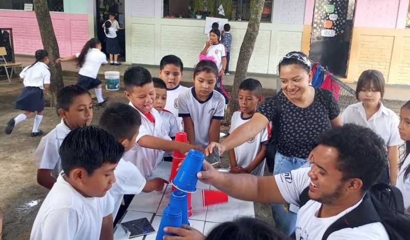 Misioneros llevan fe y sanidad a El Salvador a través de brigadas y evangelismo creativo