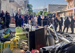 Turba agrede con palos, machetes y piedras a un pastor y su familia dentro de un templo cristiano en México